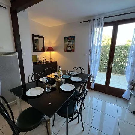 Casa de Férias Maison 5 Pièces Avec Piscine, Près De La Plage, Idéal Pour Familles, à - Fr-1-701-15